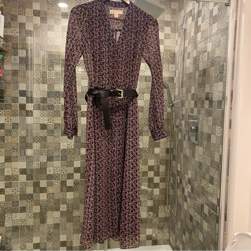 Beautiful Michael kors v neck dress with belt -XXS